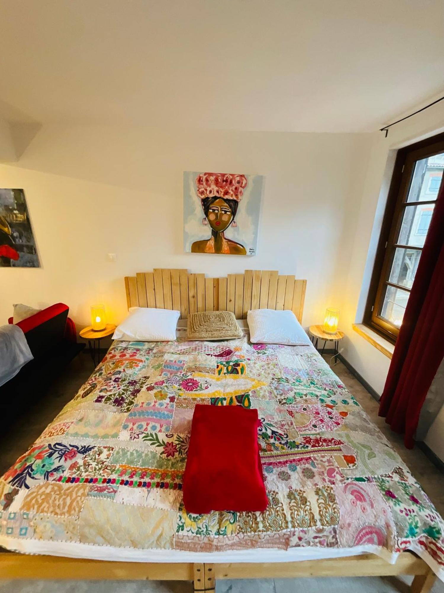 מירפואה Hote Labyrinthe Sur La Place Chambres D, Hotes , Calme ,Netflix מראה חיצוני תמונה
