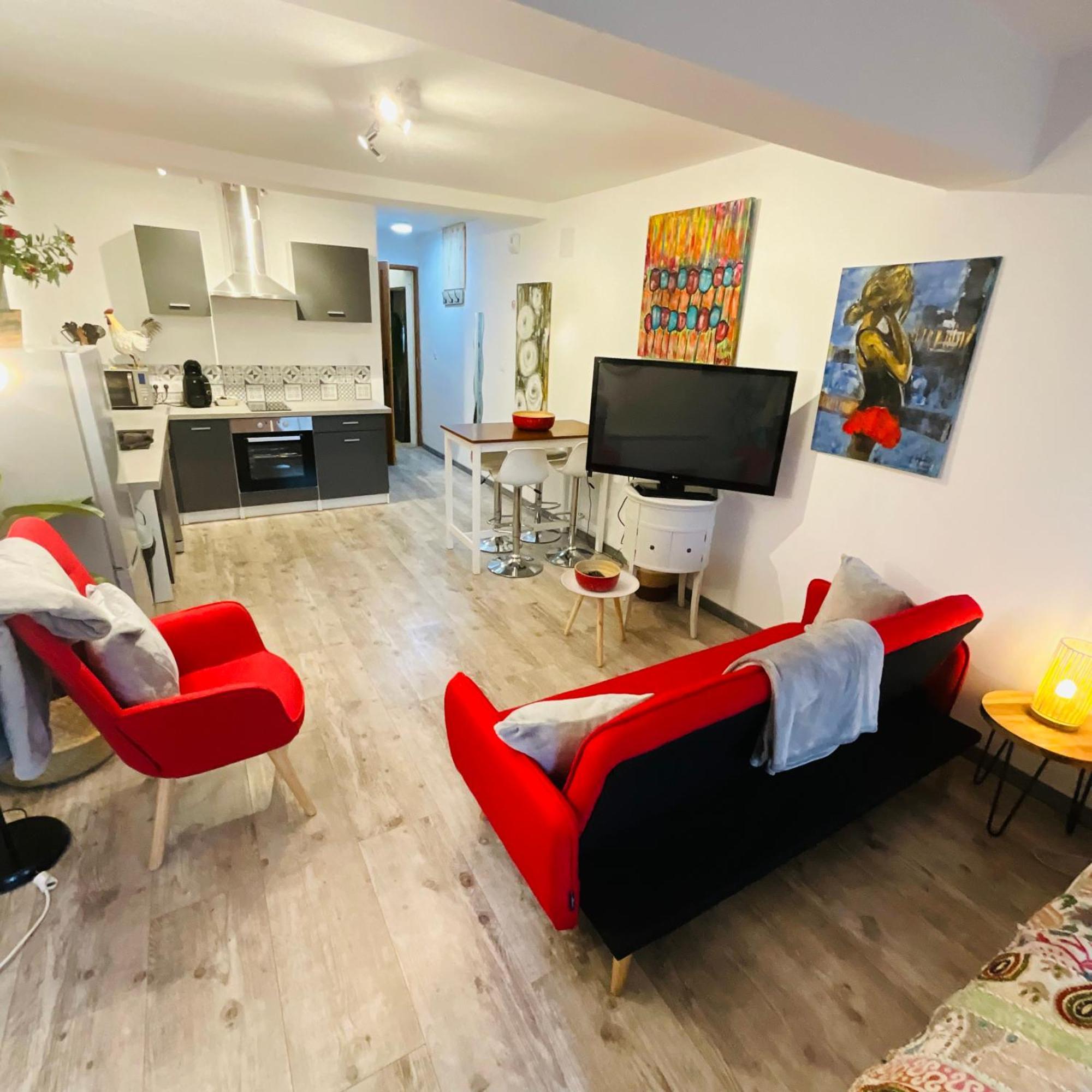 מירפואה Hote Labyrinthe Sur La Place Chambres D, Hotes , Calme ,Netflix מראה חיצוני תמונה