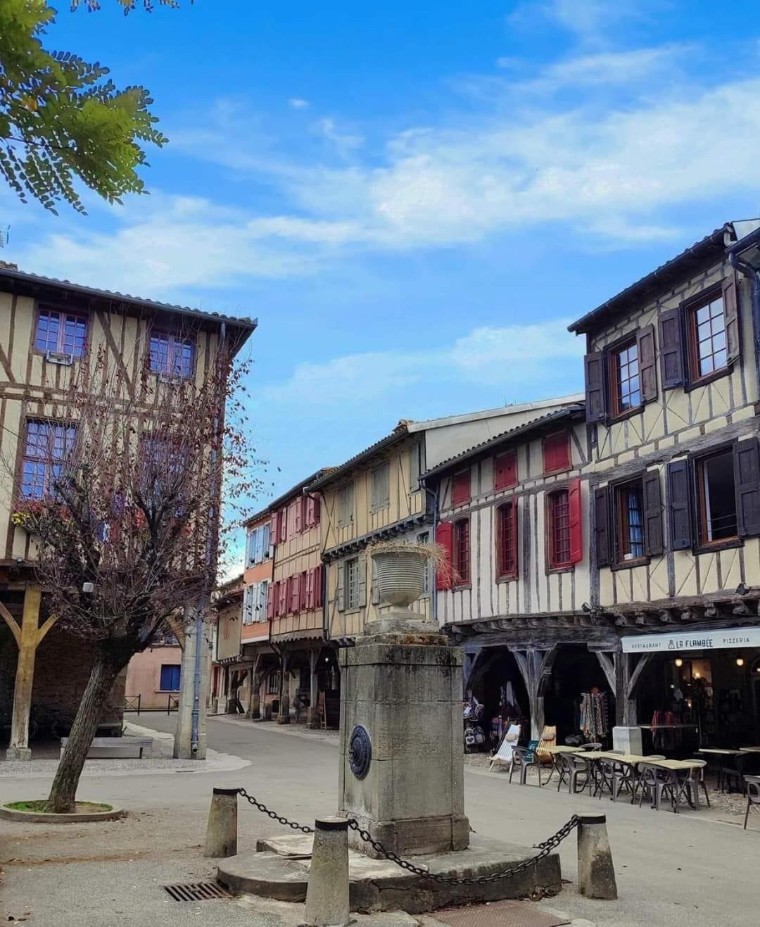 מירפואה Hote Labyrinthe Sur La Place Chambres D, Hotes , Calme ,Netflix מראה חיצוני תמונה