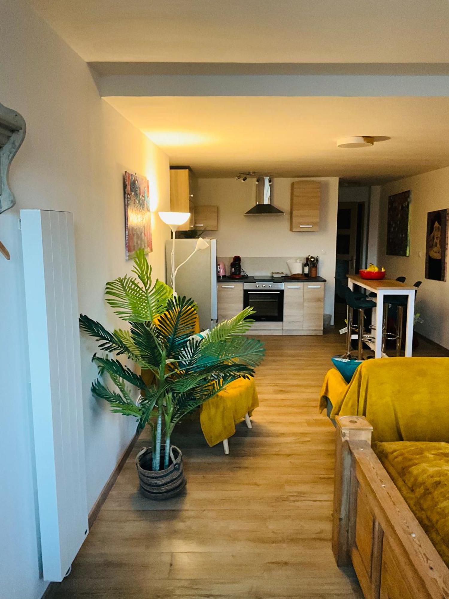 מירפואה Hote Labyrinthe Sur La Place Chambres D, Hotes , Calme ,Netflix מראה חיצוני תמונה